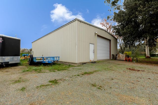 8720 Tavernor Rd, Wilton, CA 95693