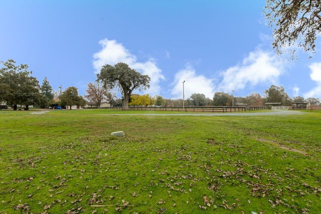 8720 Tavernor Rd, Wilton, CA 95693