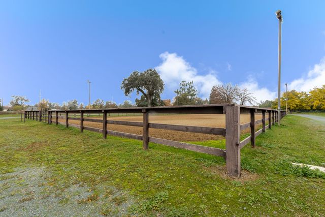 8720 Tavernor Rd, Wilton, CA 95693