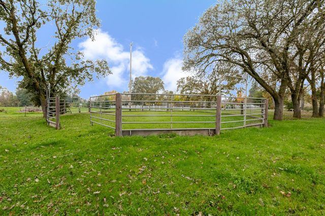 8720 Tavernor Rd, Wilton, CA 95693