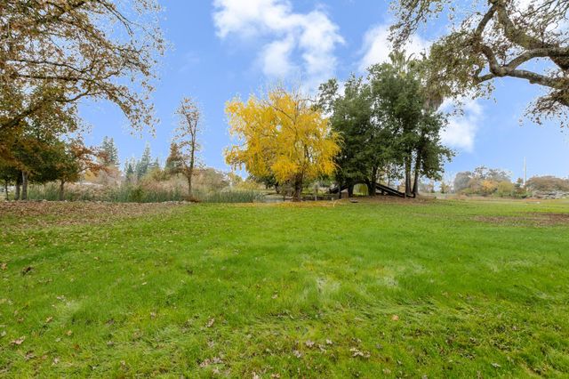 8720 Tavernor Rd, Wilton, CA 95693