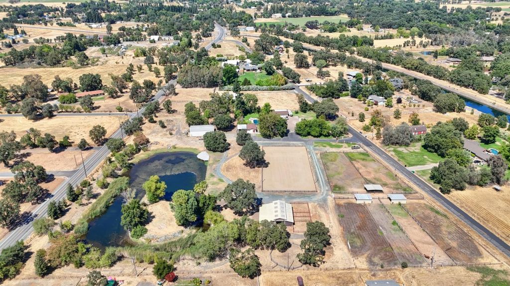 8720 Tavernor Rd, Wilton, CA 95693