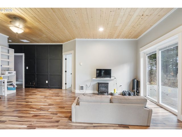 32717 Ne 94TH St, Camas, WA 98607