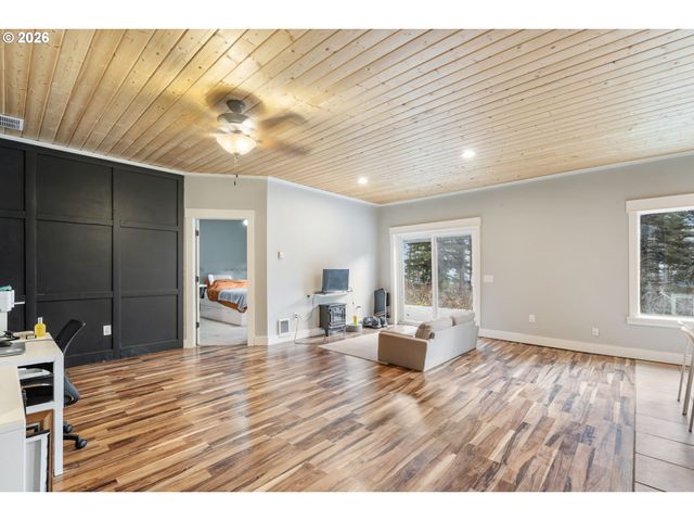 32717 Ne 94TH St, Camas, WA 98607