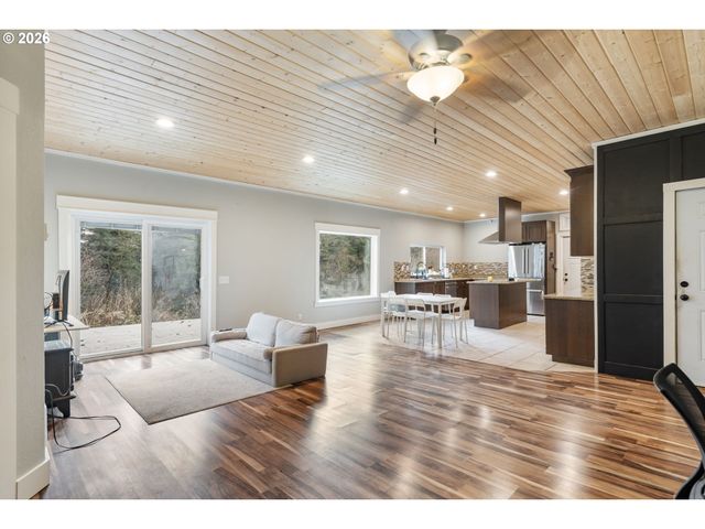 32717 Ne 94TH St, Camas, WA 98607