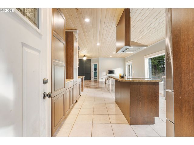 32717 Ne 94TH St, Camas, WA 98607