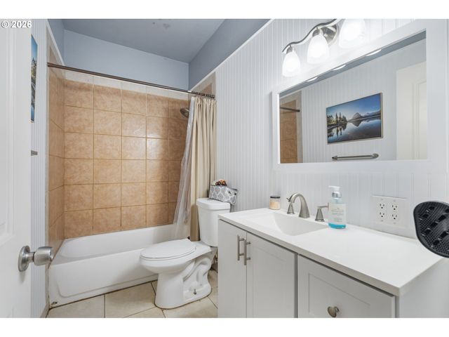 32717 Ne 94TH St, Camas, WA 98607