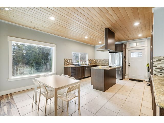 32717 Ne 94TH St, Camas, WA 98607