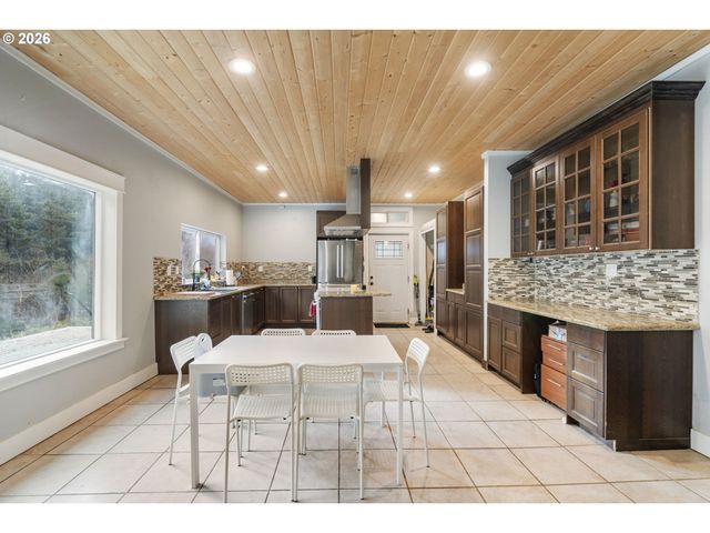 32717 Ne 94TH St, Camas, WA 98607