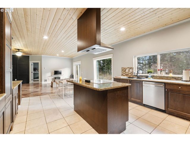 32717 Ne 94TH St, Camas, WA 98607