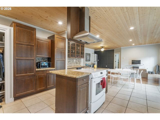 32717 Ne 94TH St, Camas, WA 98607