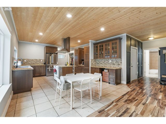 32717 Ne 94TH St, Camas, WA 98607