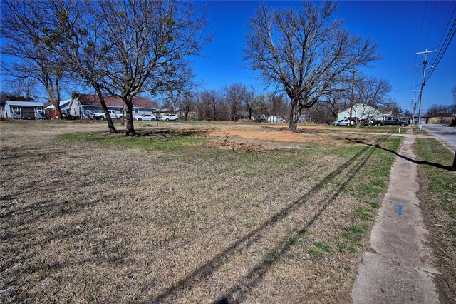 300 S Mill Street, Bowie, TX 76230