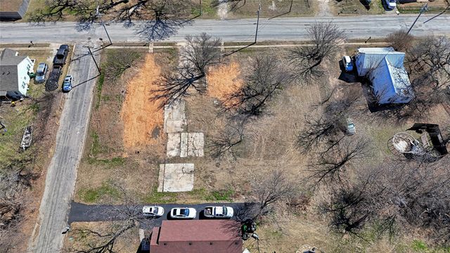 300 S Mill Street, Bowie, TX 76230