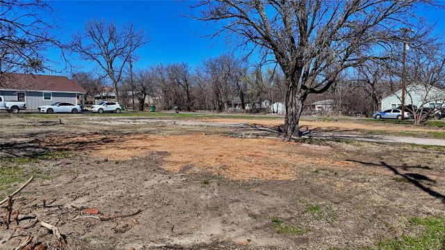 300 S Mill Street, Bowie, TX 76230