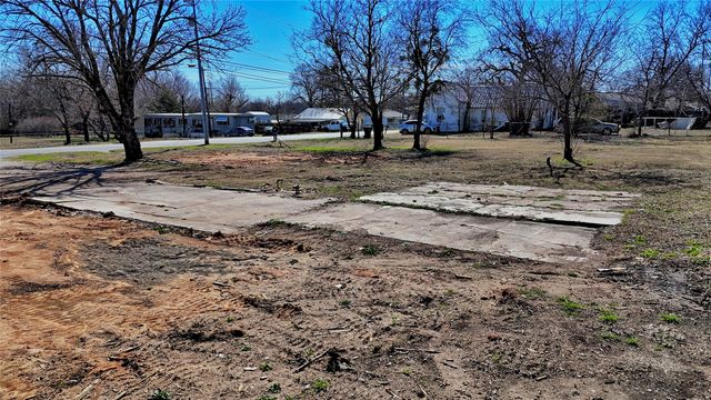 300 S Mill Street, Bowie, TX 76230