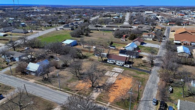 300 S Mill Street, Bowie, TX 76230