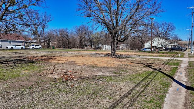 300 S Mill Street, Bowie, TX 76230