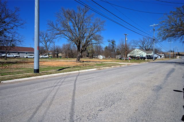 300 S Mill Street, Bowie, TX 76230