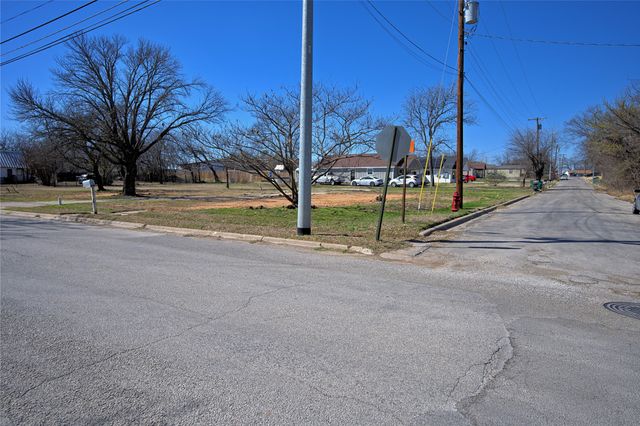 300 S Mill Street, Bowie, TX 76230