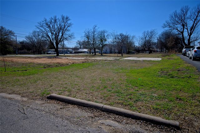 300 S Mill Street, Bowie, TX 76230
