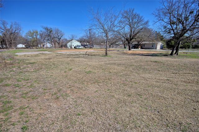 300 S Mill Street, Bowie, TX 76230