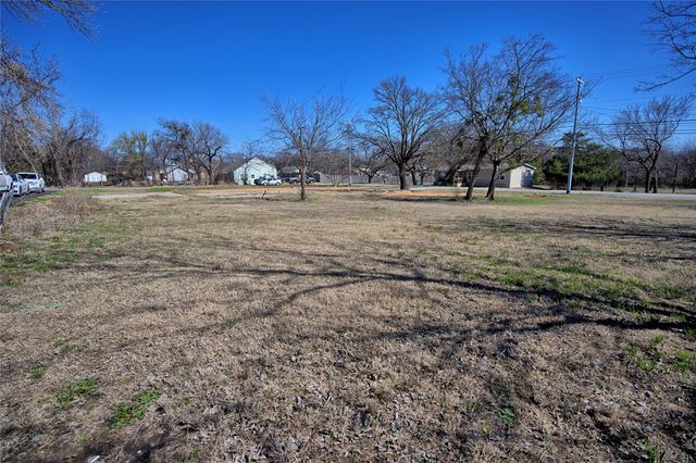 300 S Mill Street, Bowie, TX 76230