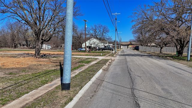 300 S Mill Street, Bowie, TX 76230
