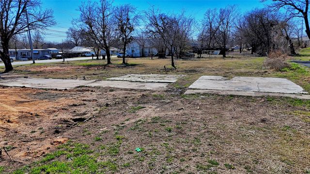 300 S Mill Street, Bowie, TX 76230