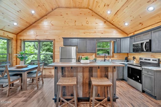 1705 Parkway View Court, Sevierville, TN 37876