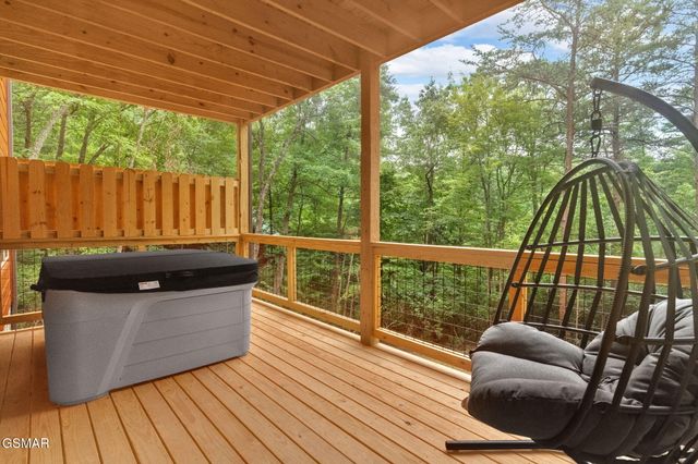 1705 Parkway View Court, Sevierville, TN 37876