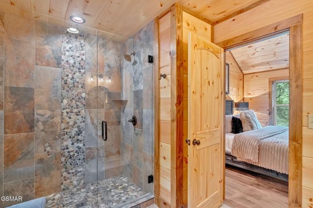 1705 Parkway View Court, Sevierville, TN 37876