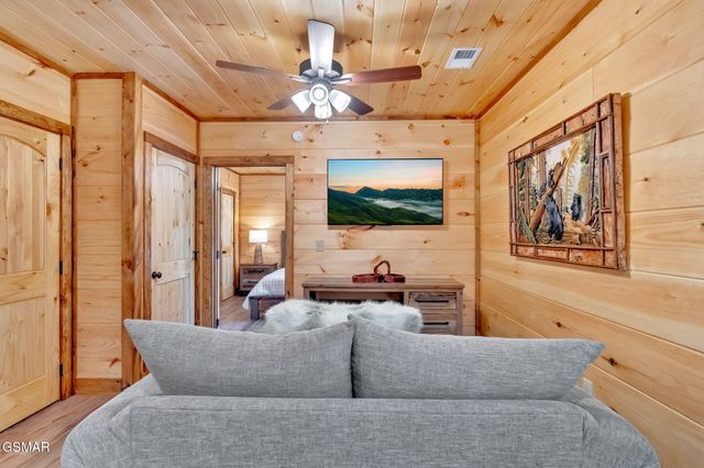 1705 Parkway View Court, Sevierville, TN 37876