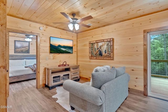 1705 Parkway View Court, Sevierville, TN 37876