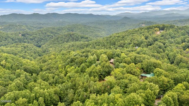 1705 Parkway View Court, Sevierville, TN 37876