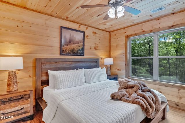 1705 Parkway View Court, Sevierville, TN 37876