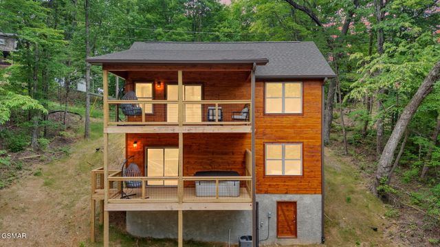 1705 Parkway View Court, Sevierville, TN 37876