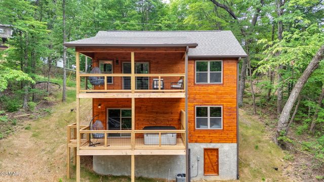 1705 Parkway View Court, Sevierville, TN 37876