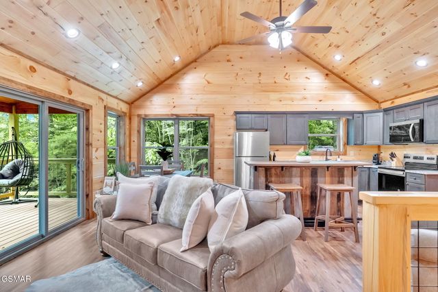 1705 Parkway View Court, Sevierville, TN 37876