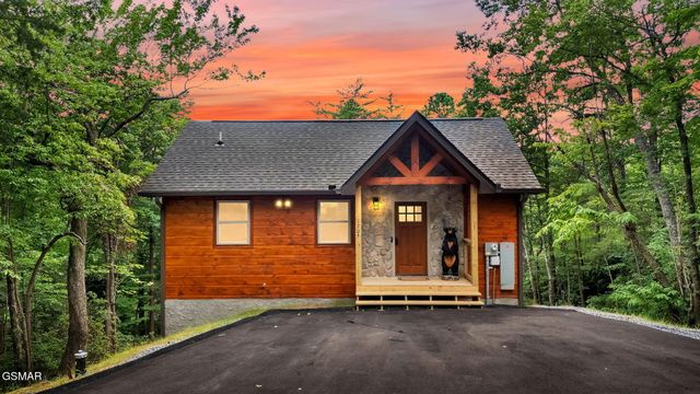 1705 Parkway View Court, Sevierville, TN 37876