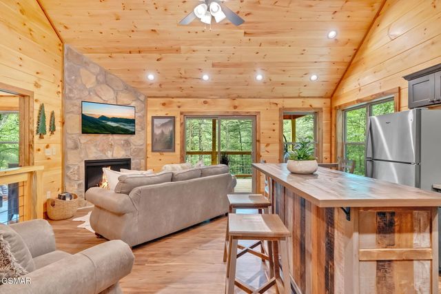 1705 Parkway View Court, Sevierville, TN 37876