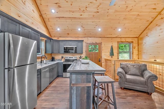 1705 Parkway View Court, Sevierville, TN 37876