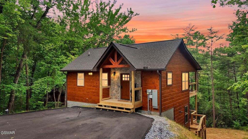 1705 Parkway View Court, Sevierville, TN 37876