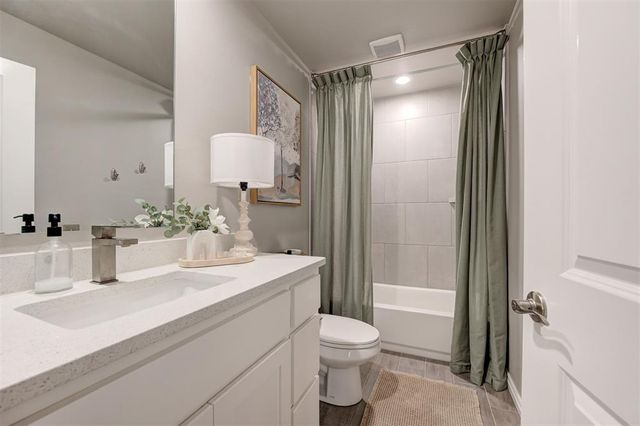 3909 Lynne Avenue, Edmond, OK 73012