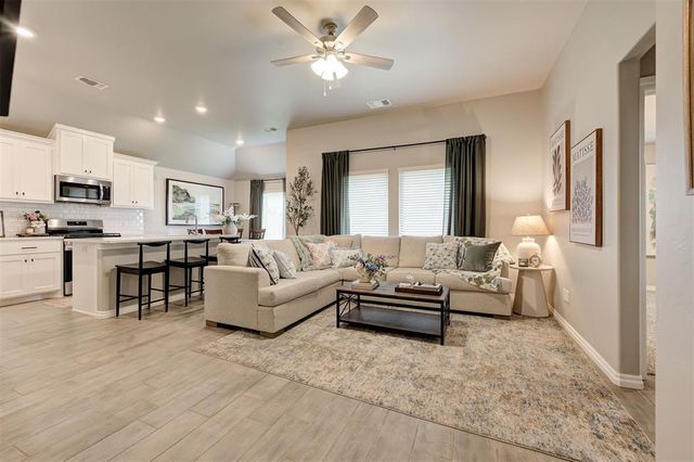3909 Lynne Avenue, Edmond, OK 73012
