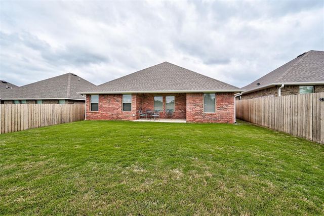3909 Lynne Avenue, Edmond, OK 73012