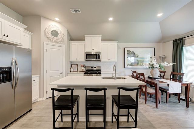 3909 Lynne Avenue, Edmond, OK 73012