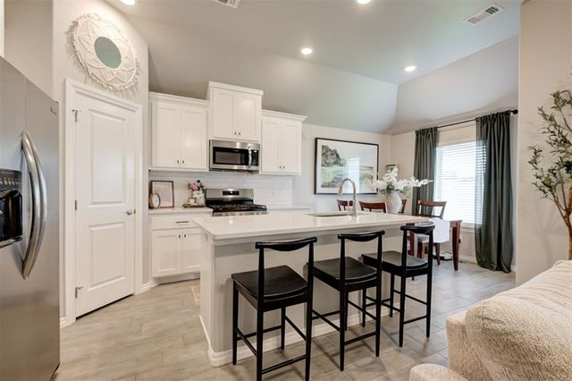 3909 Lynne Avenue, Edmond, OK 73012