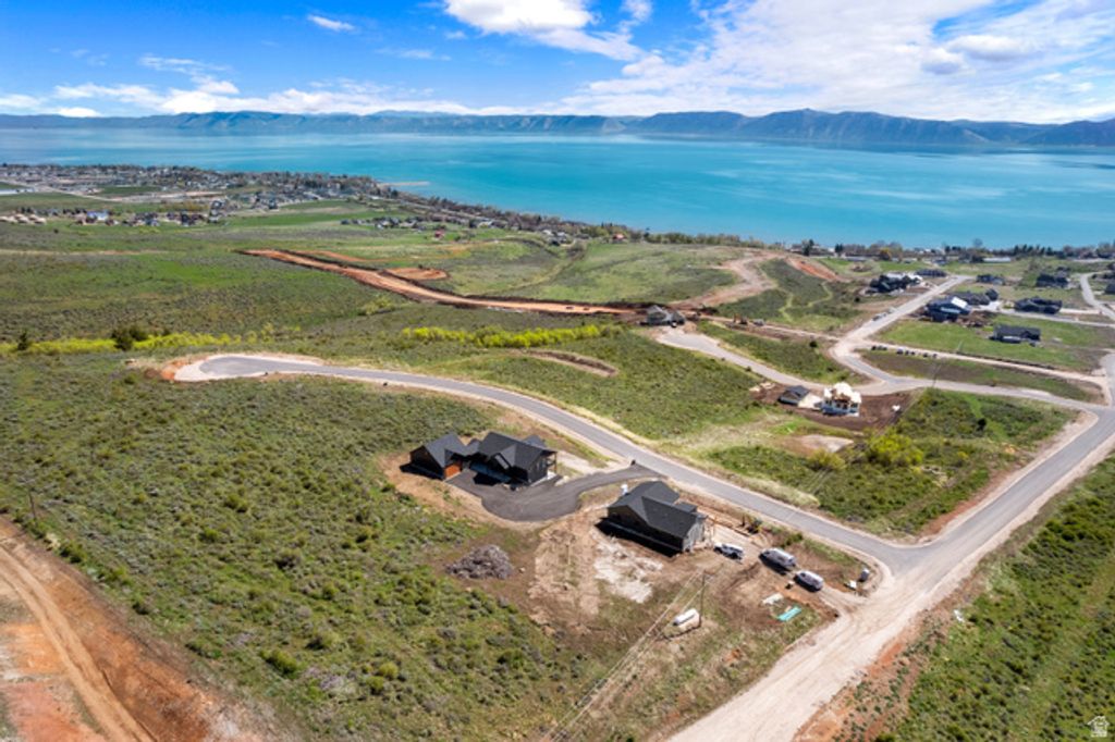 Image 2 of property listing at 562 W Coopers Cir #5, Garden City, UT 84028