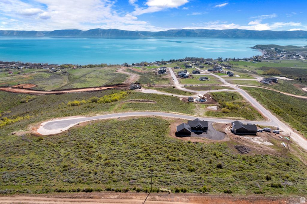 Image 3 of property listing at 562 W Coopers Cir #5, Garden City, UT 84028